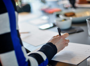 кому и как переуступить долг по расписке для взыскания денег - фото - 1